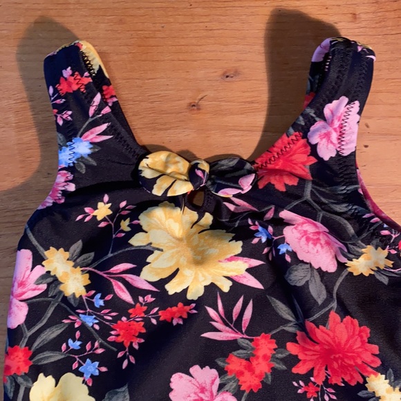 2 Old Navy Swimsuits - Picture 3 of 9